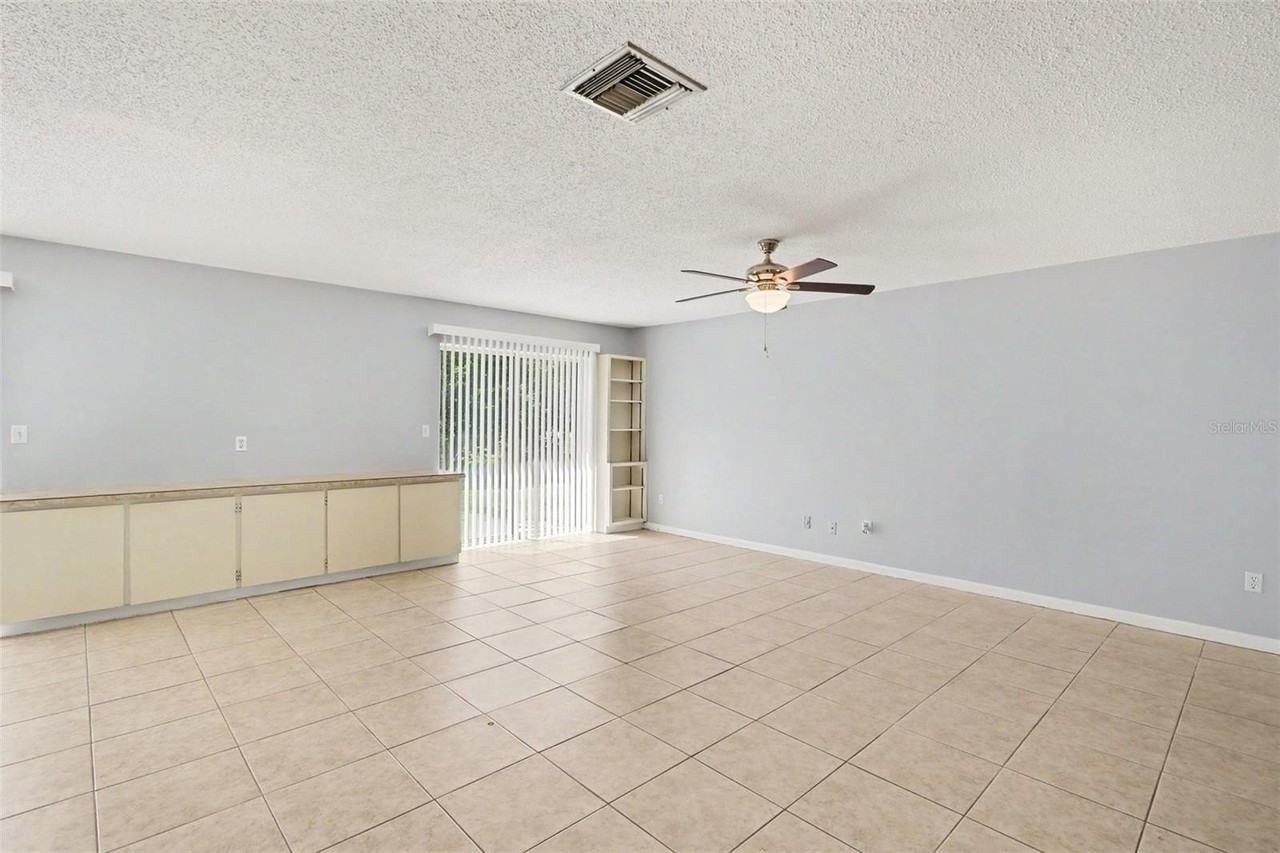 10157 Bluff Ct - Photo 7 of 26