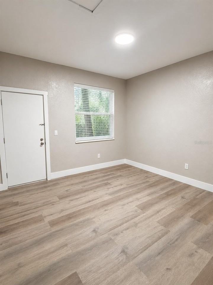 1242 23rd St - Photo 6 of 9