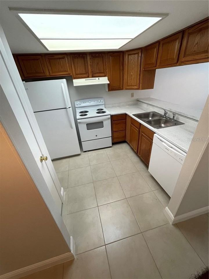 1916 Crystal Grove Dr - Photo 4 of 11