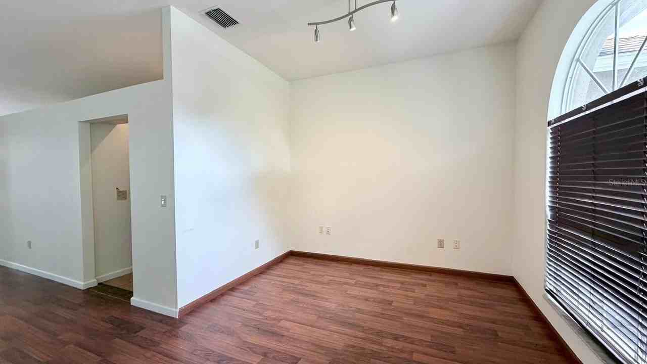 9639 Fox Hearst Rd - Photo 4 of 29