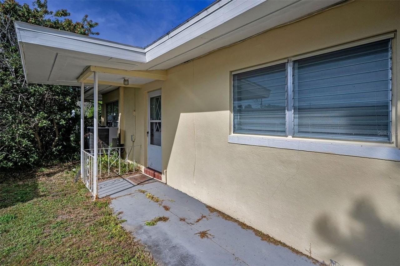 2476 Coronado Way - Photo 4 of 35