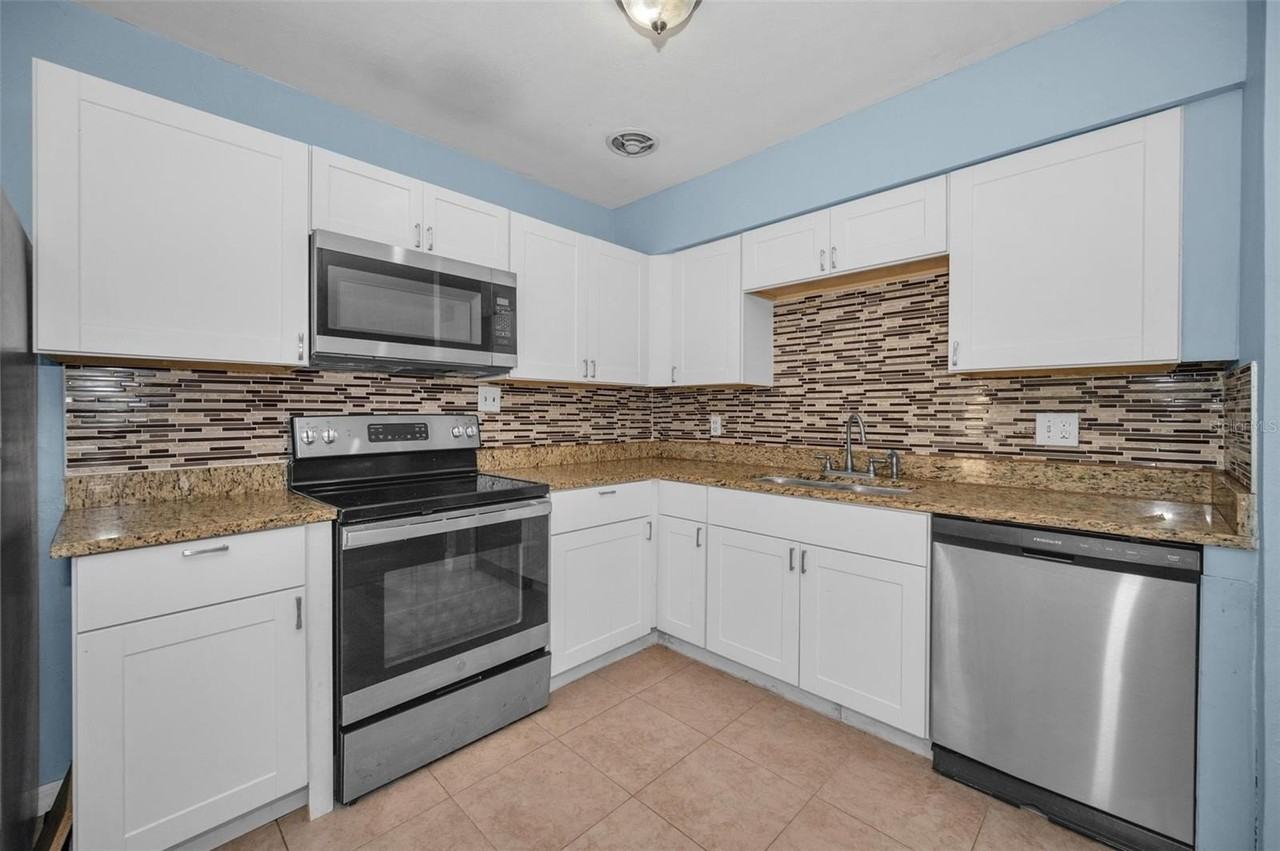 2476 Coronado Way - Photo 7 of 35