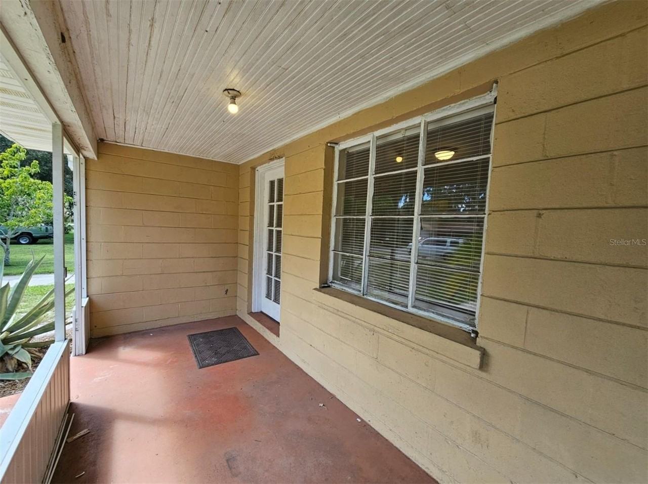 1516 Holly Rd - Photo 3 of 21