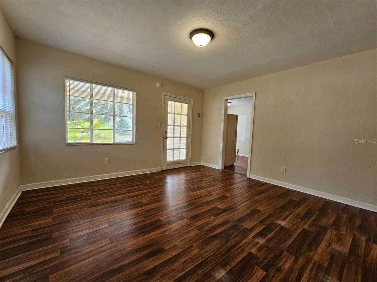1516 Holly Rd - Photo 6 of 21