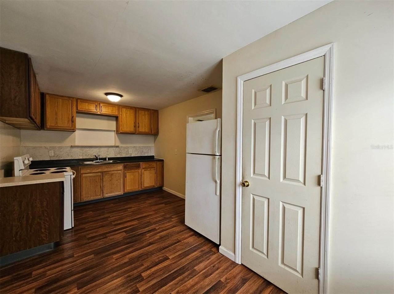 1516 Holly Rd - Photo 7 of 21