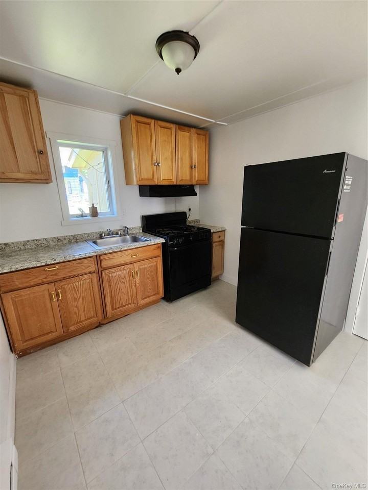 27 Mountain Ave - Photo 2 of 14