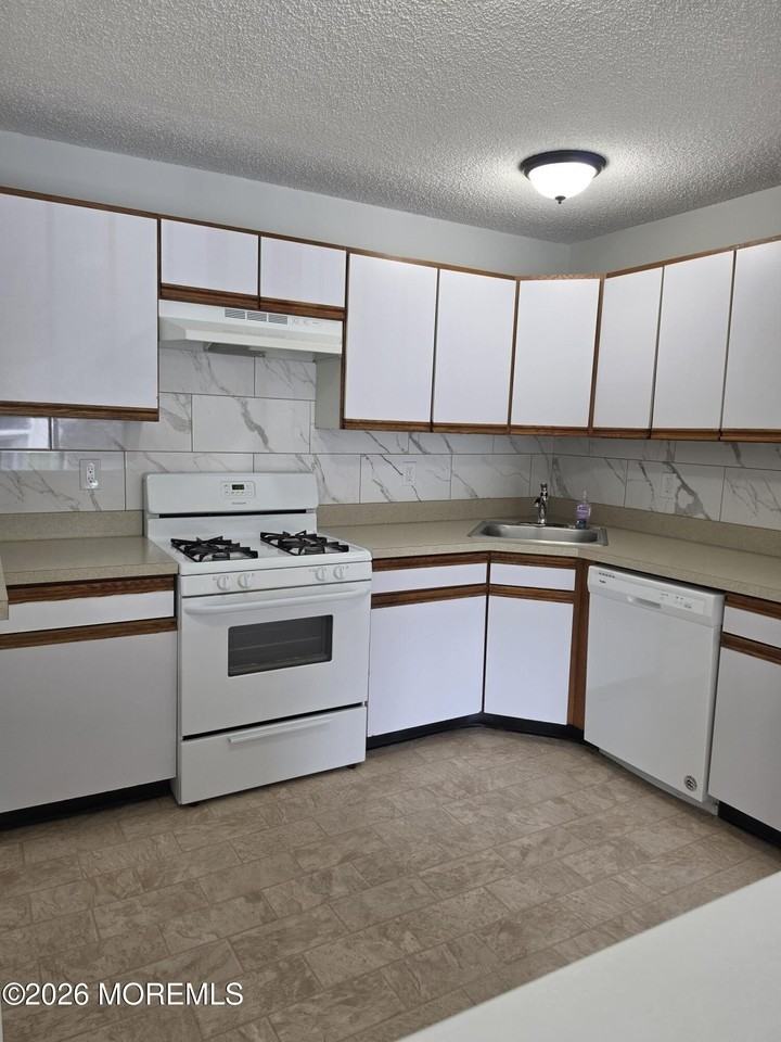26 Colonial Ct - Photo 4 of 11