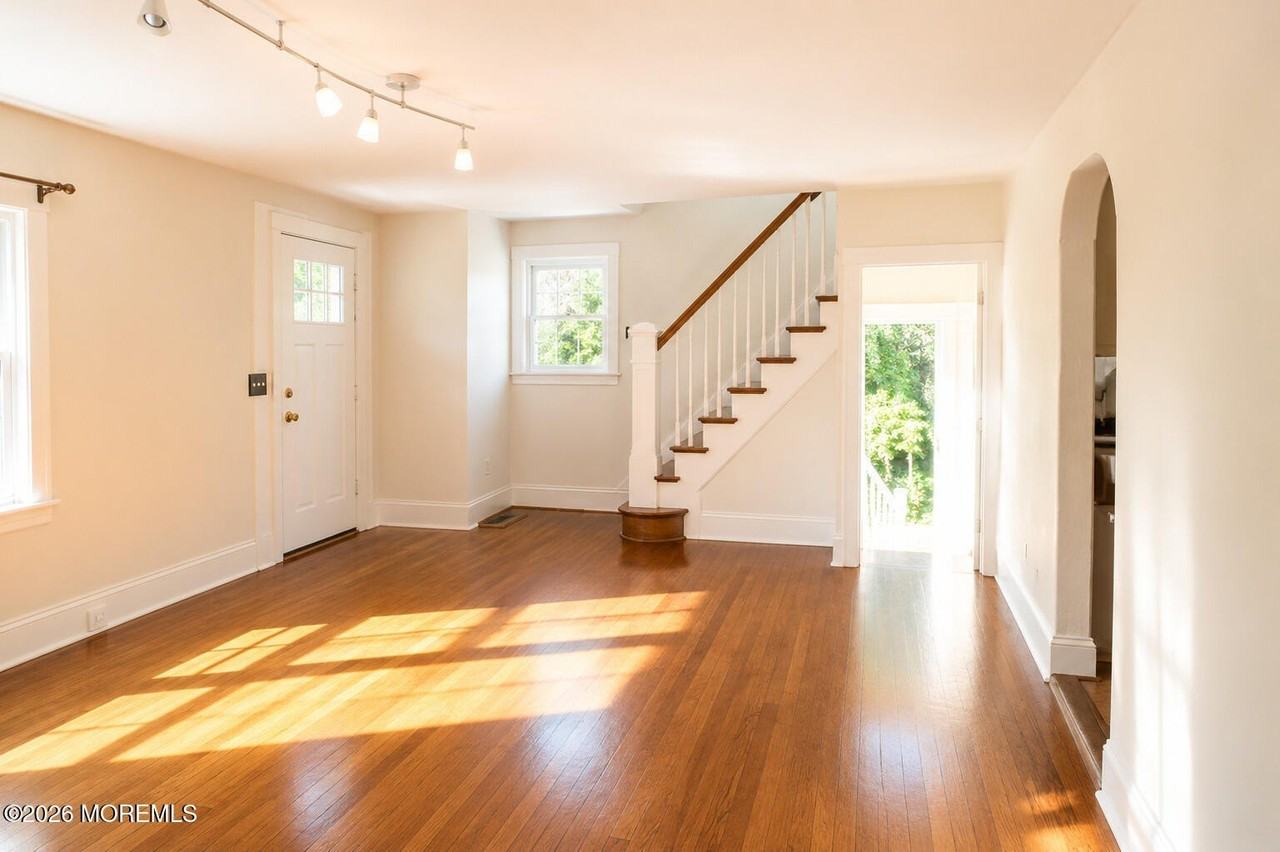 129 Rumson Rd - Photo 4 of 13