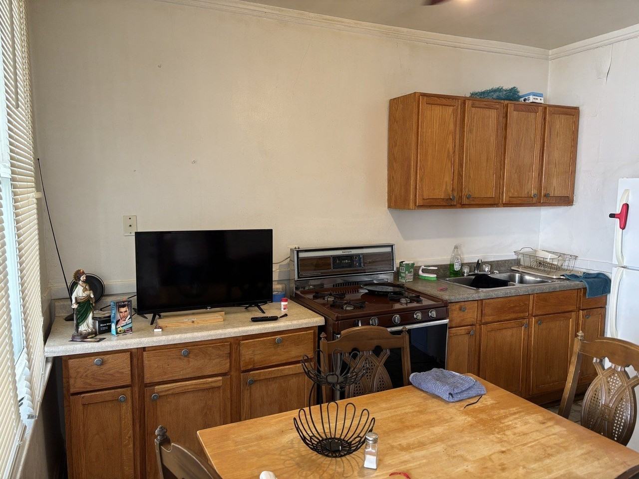 3053 N Elbridge Ave #2R - Photo 2 of 11