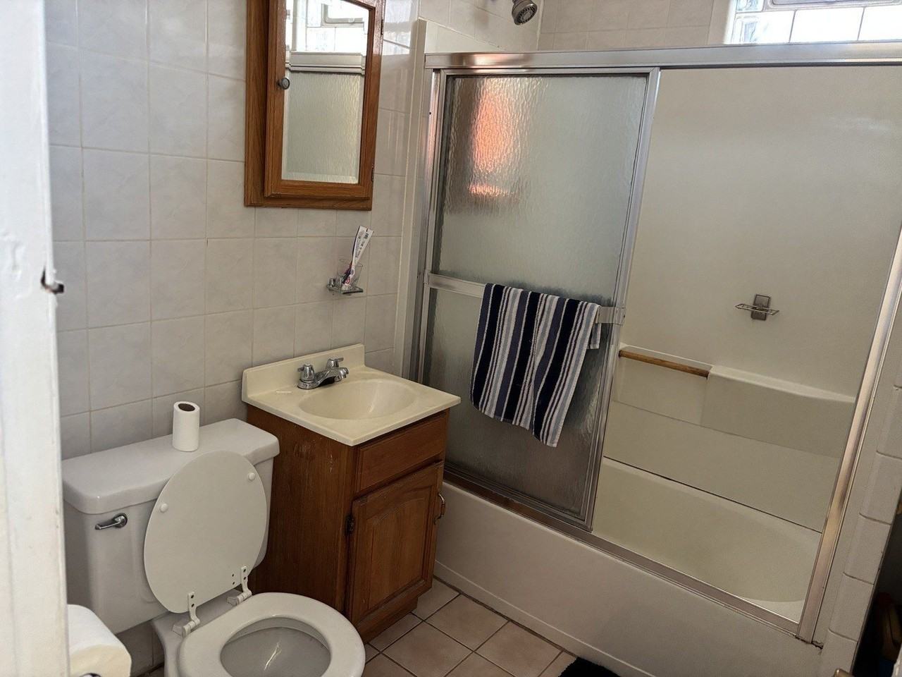 3053 N Elbridge Ave #2R - Photo 4 of 11