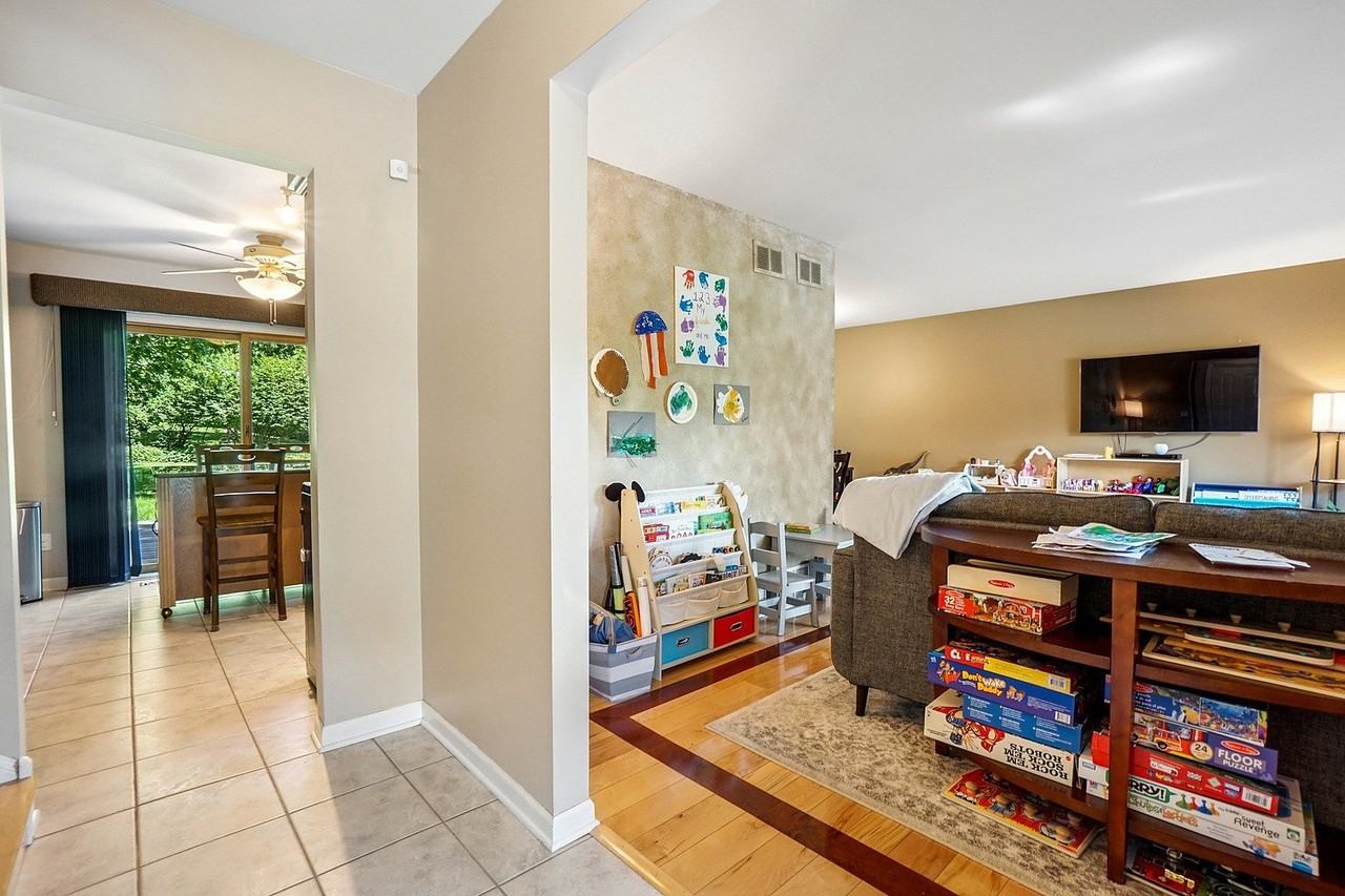 751 Tanglewood Ln - Photo 4 of 20