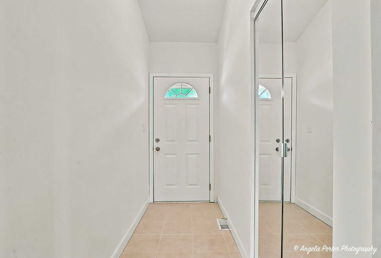 3287 Medford Ct - Photo 3 of 28