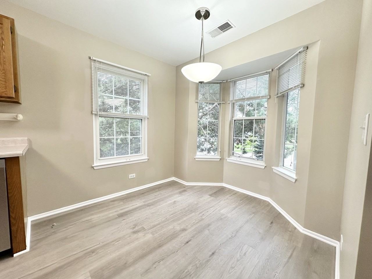 1202 Clearview Ct - Photo 5 of 19