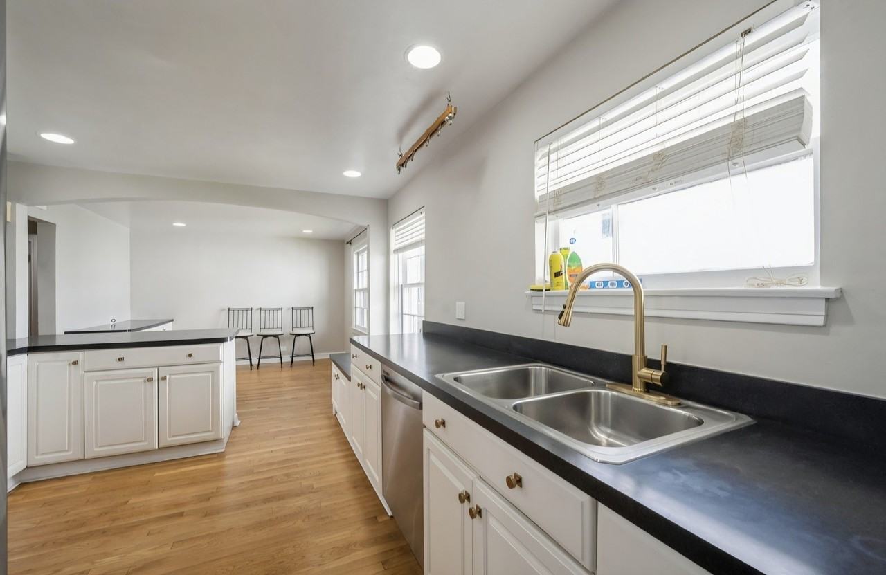 1578 Mccraren Rd - Photo 5 of 12