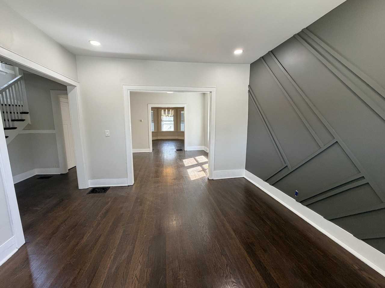 11415 S Prairie Ave - Photo 4 of 16