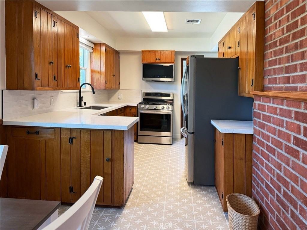 416 Drake Rd - Photo 5 of 29