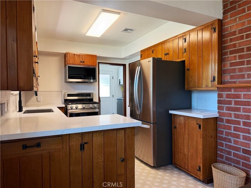 416 Drake Rd - Photo 7 of 29