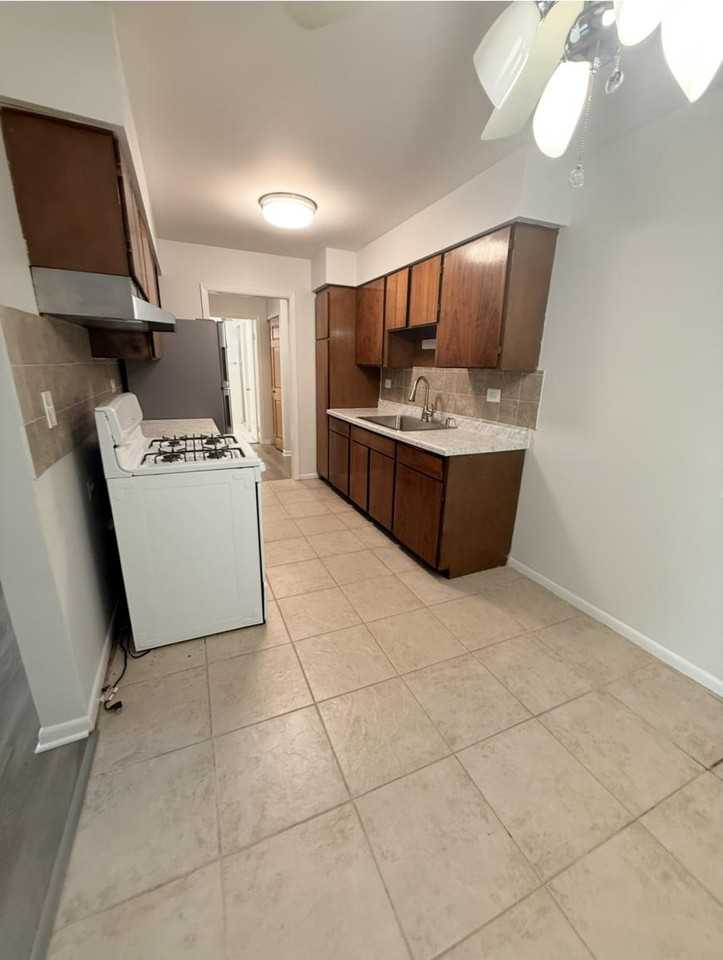 700 Mckinley Ave - Photo 3 of 10