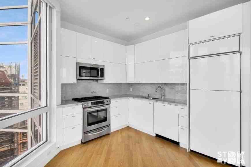 535 Clinton Ave - Photo 3 of 10