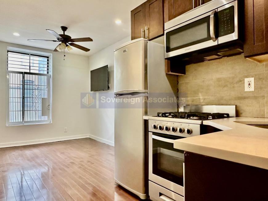 386 Manhattan Ave