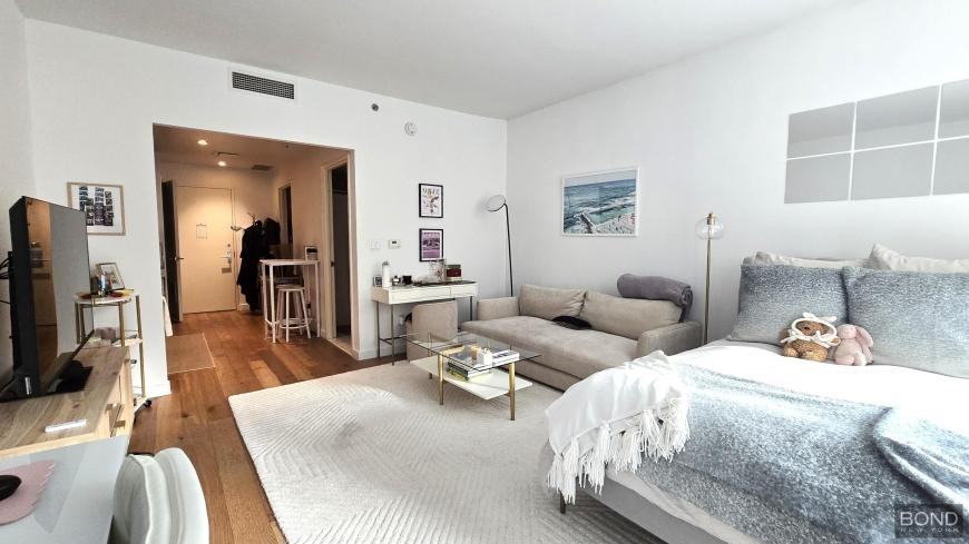 325 Lexington Ave - Photo 2 of 10