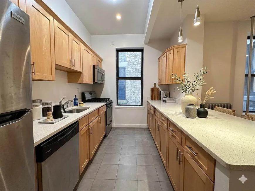 160 W 118th St - Photo 2 of 9