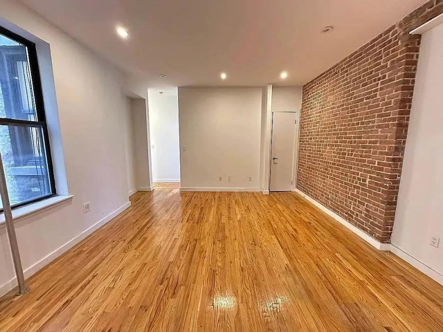 160 W 118th St - Photo 3 of 9