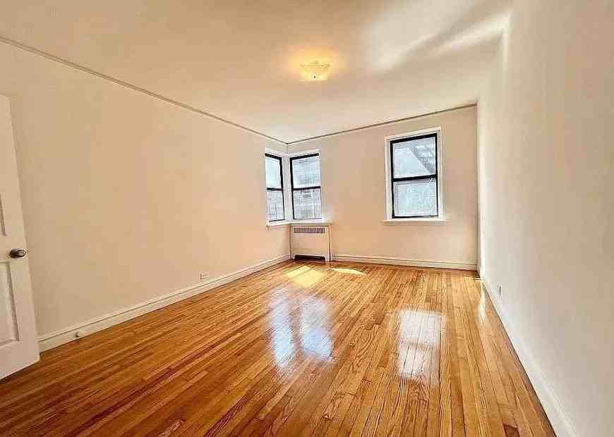 2265 University Ave - Photo 2 of 8