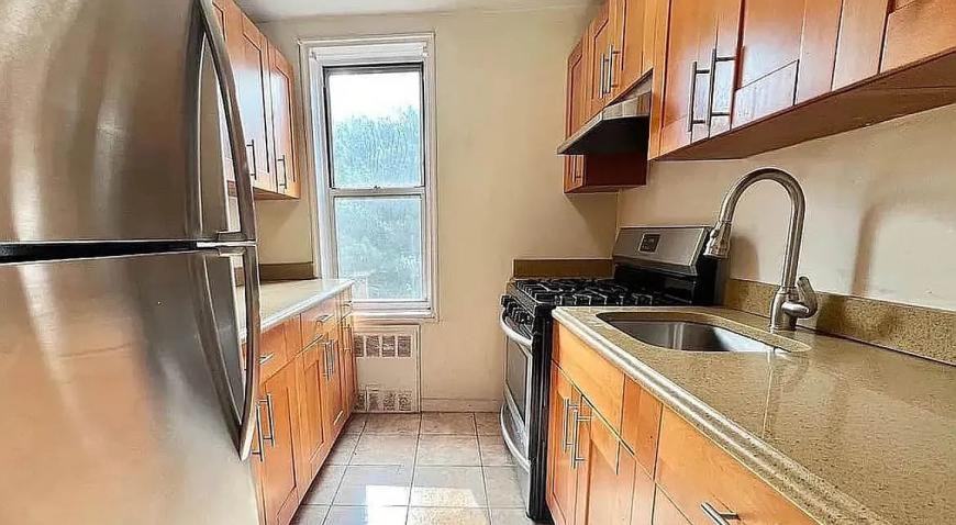 2265 University Ave - Photo 3 of 8