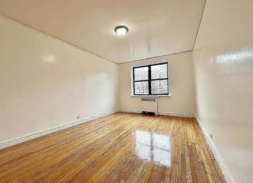 2265 University Ave - Photo 4 of 8