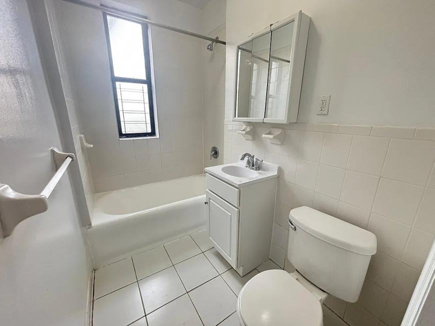 2265 University Ave - Photo 5 of 8