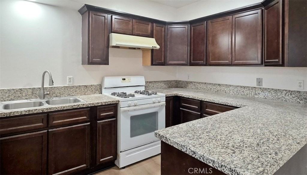 3166 Pearl Dr - Photo 4 of 25
