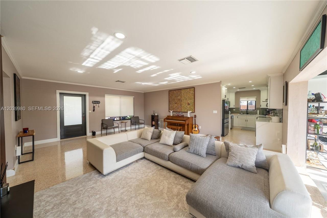 17901 Sw 92nd Ct - Photo 4 of 8