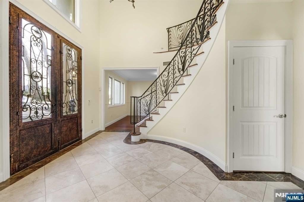 831 Pascack Rd - Photo 3 of 26
