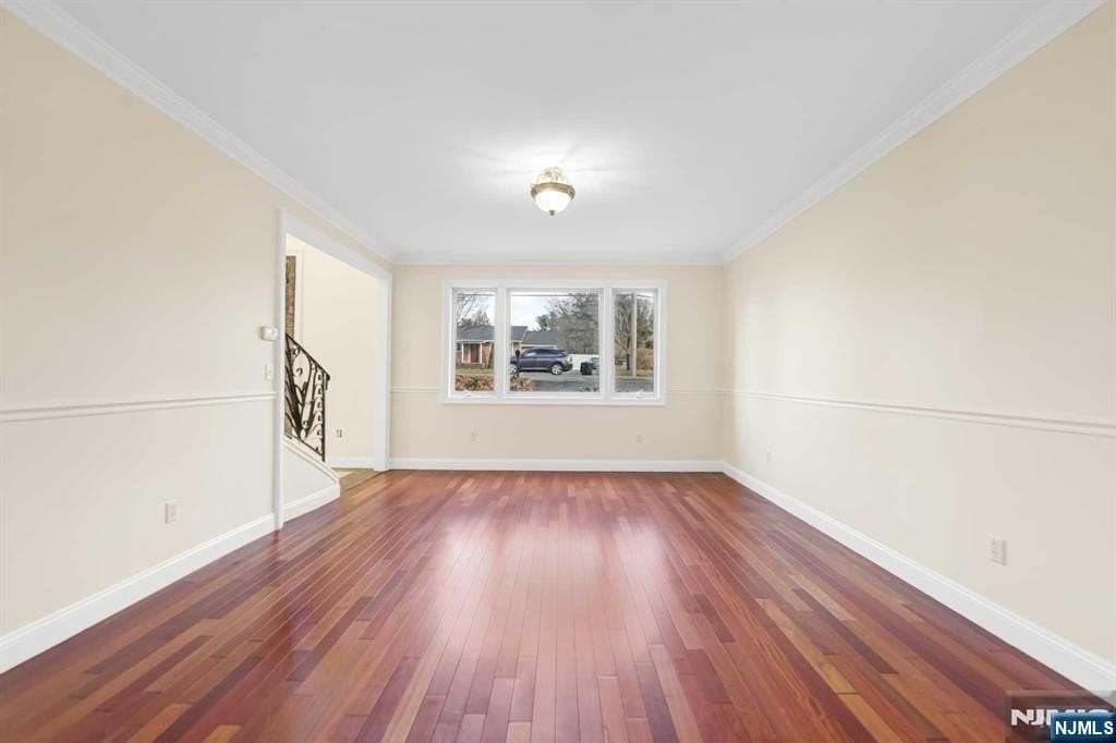 831 Pascack Rd - Photo 4 of 26