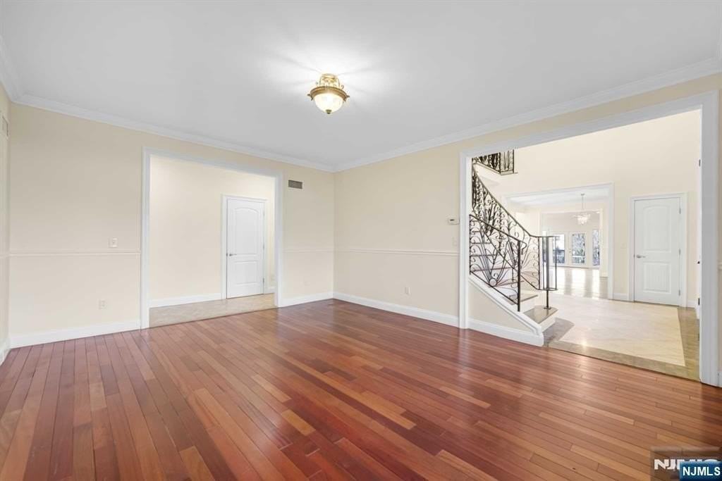831 Pascack Rd - Photo 5 of 26