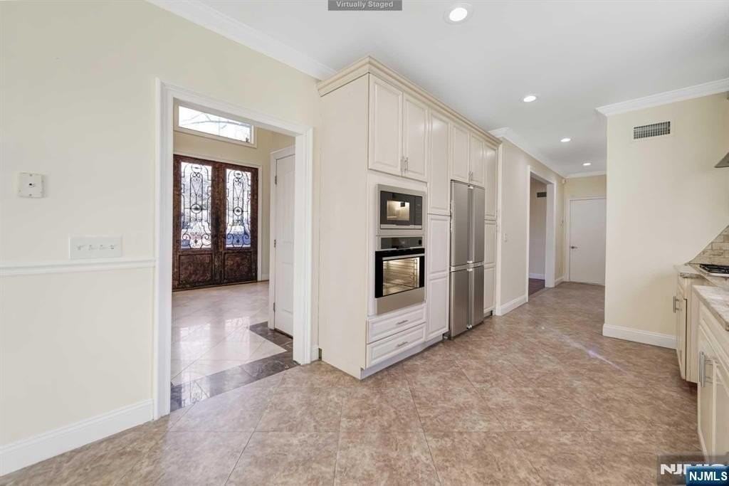 831 Pascack Rd - Photo 6 of 26
