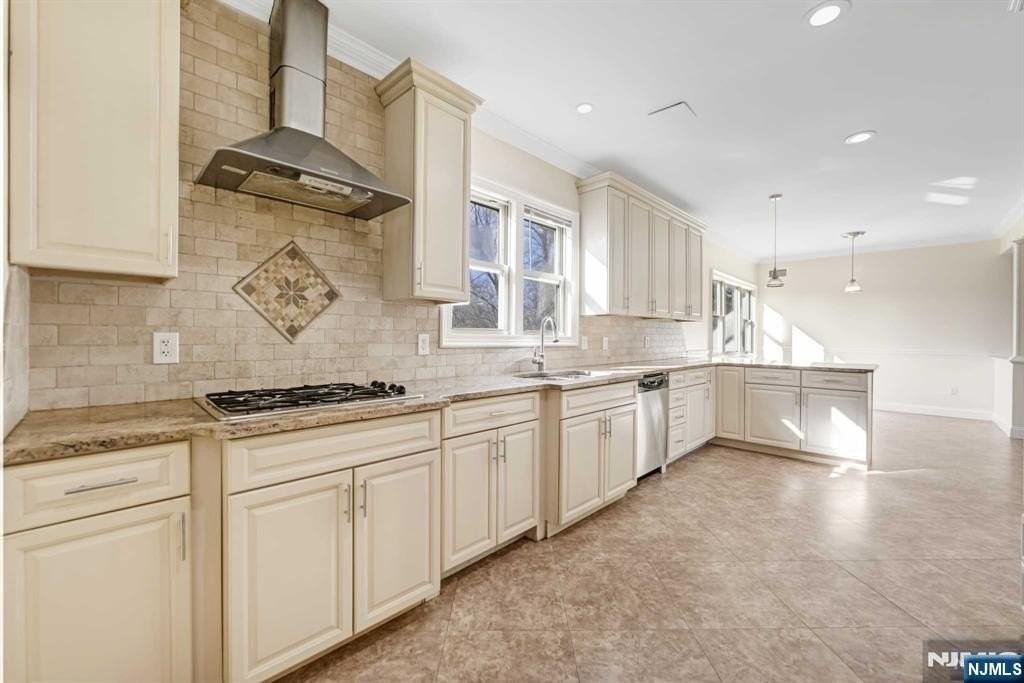 831 Pascack Rd - Photo 7 of 26