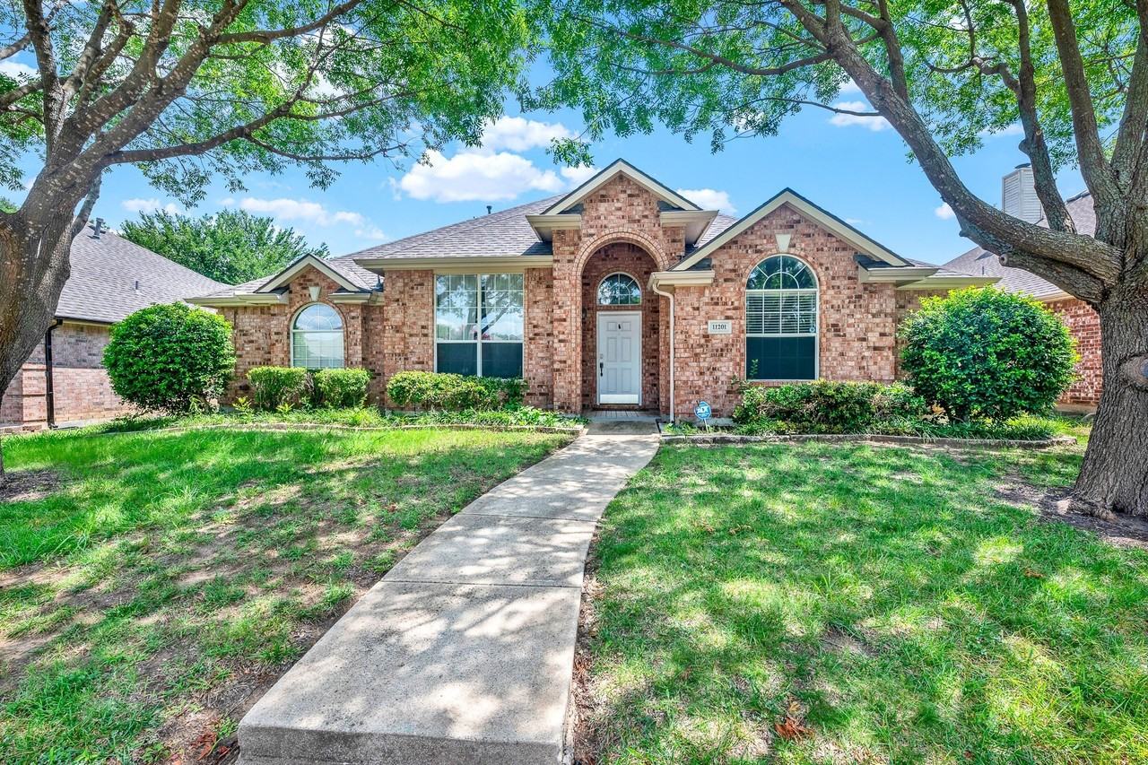 11201 Creekwood Dr - Photo 2 of 19