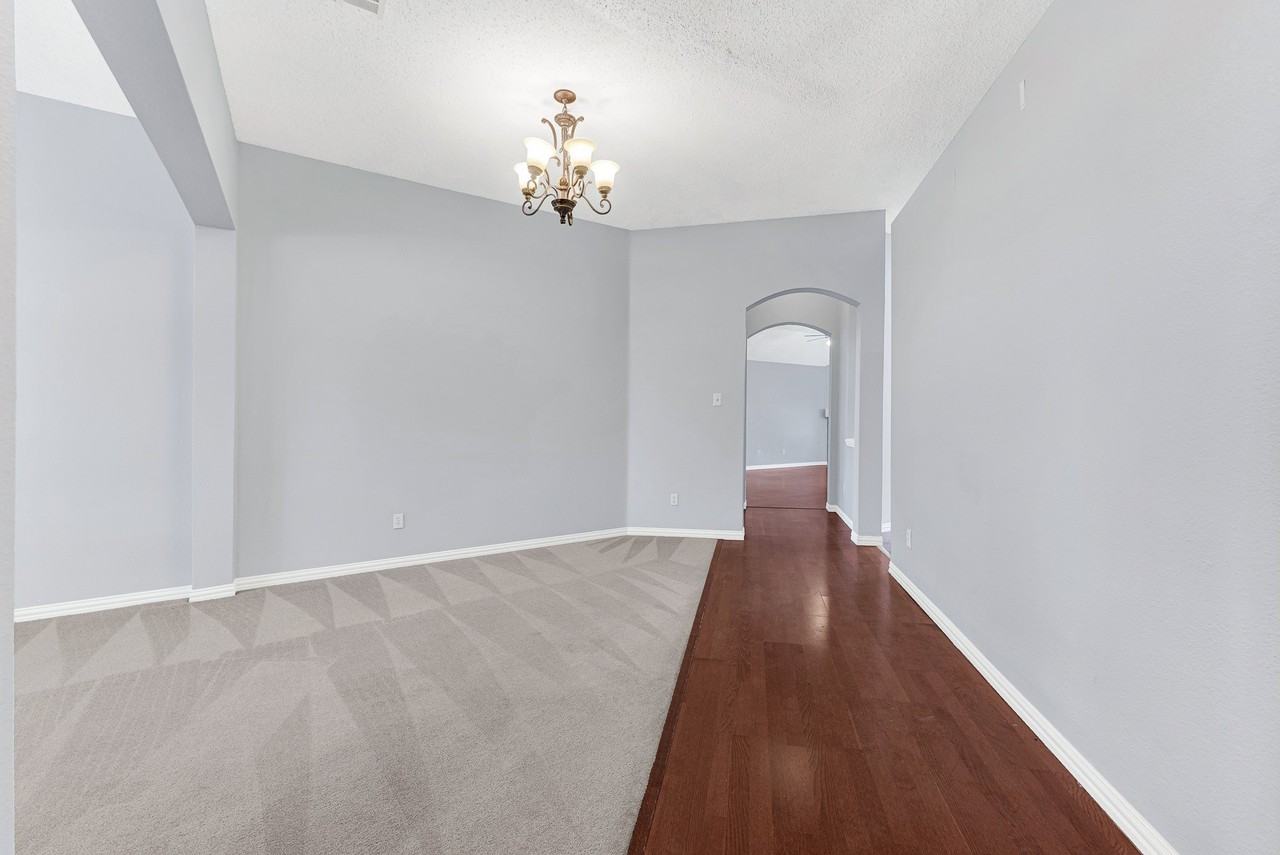 11201 Creekwood Dr - Photo 5 of 19