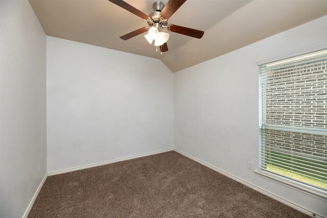 1904 Clark St - Photo 5 of 23