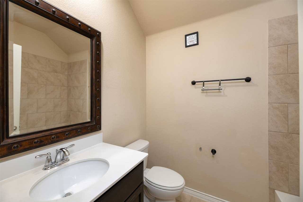 1904 Clark St - Photo 6 of 23