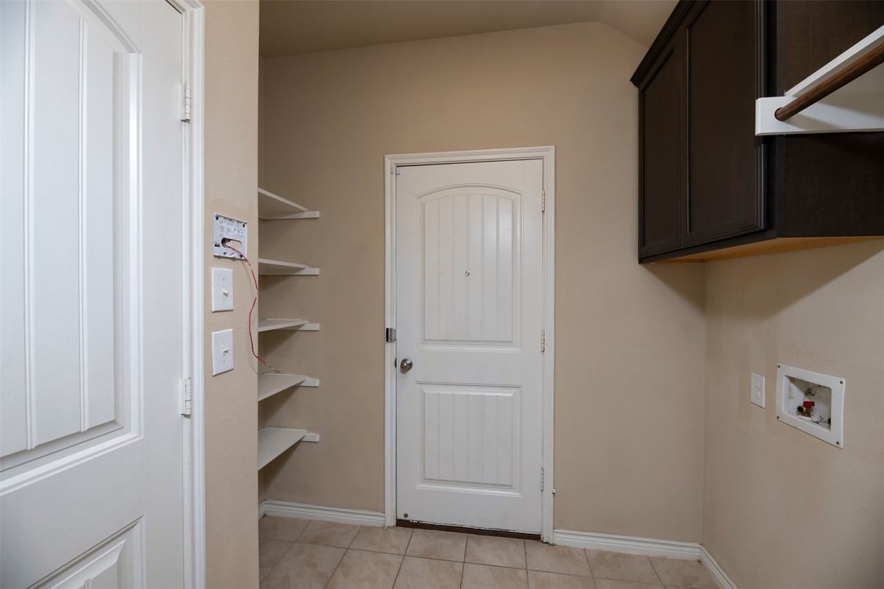 1904 Clark St - Photo 7 of 23