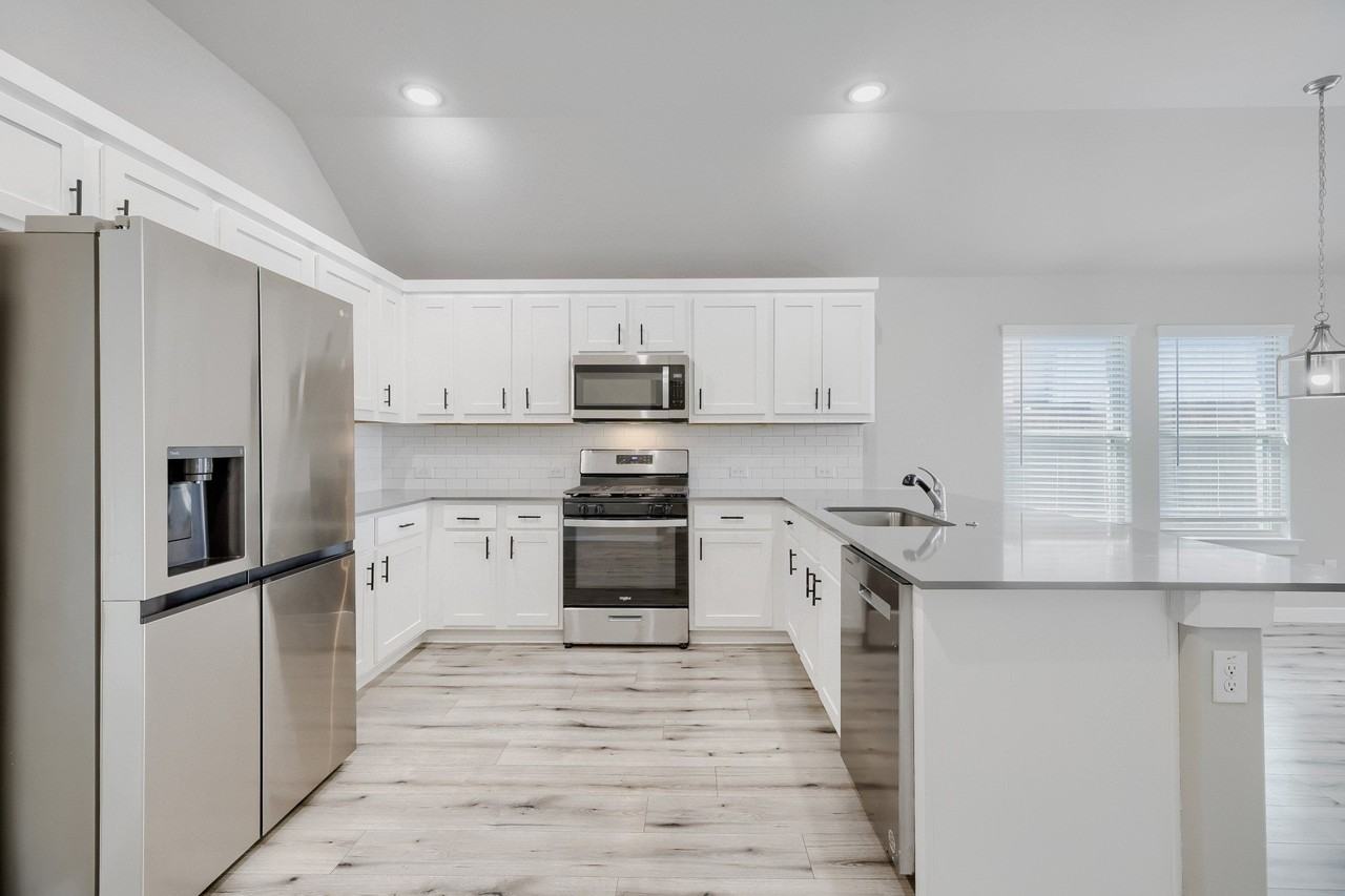 114 Mandarin St - Photo 3 of 11