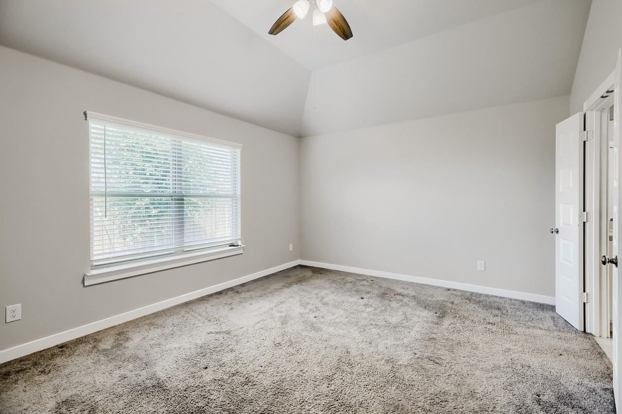 114 Mandarin St - Photo 6 of 11