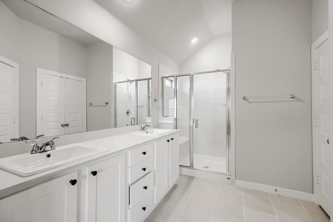 114 Mandarin St - Photo 7 of 11