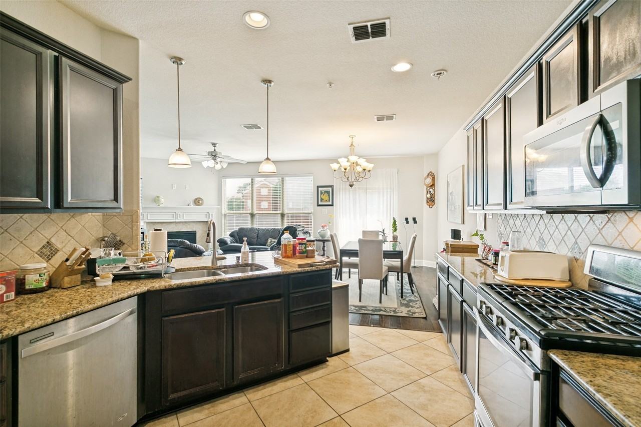 2622 Jackson Dr - Photo 3 of 14