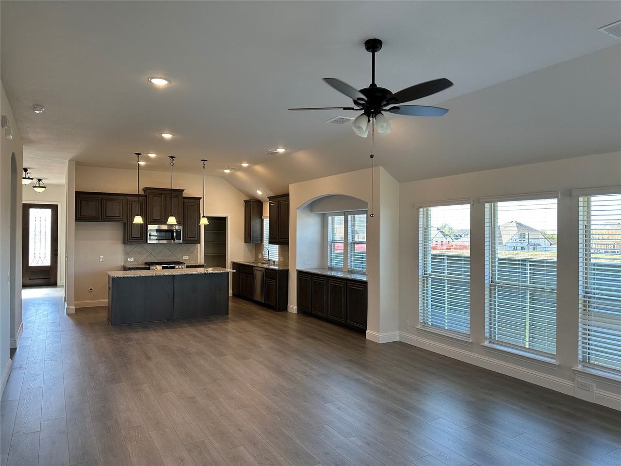 805 Twisted Leaf Ln - Photo 5 of 10