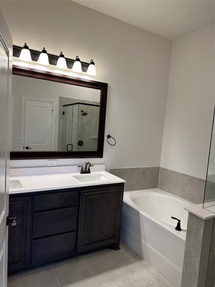 805 Twisted Leaf Ln - Photo 7 of 10