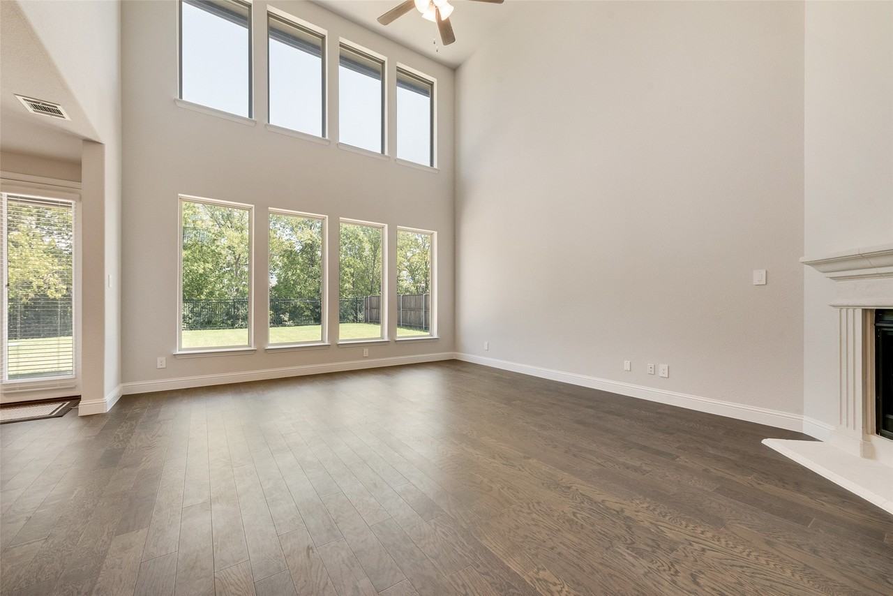 306 Duxbury Ct - Photo 4 of 37